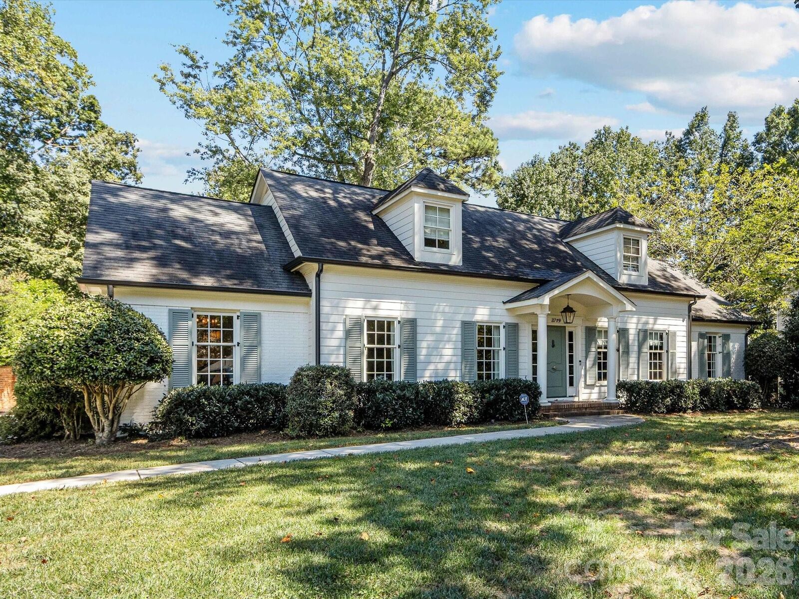 Property Photo: 3719 Plumgrove Court NC 28210