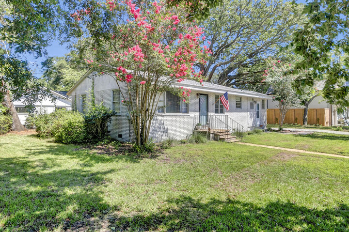 Property Photo:  822 Rogers Lane  SC 29464 