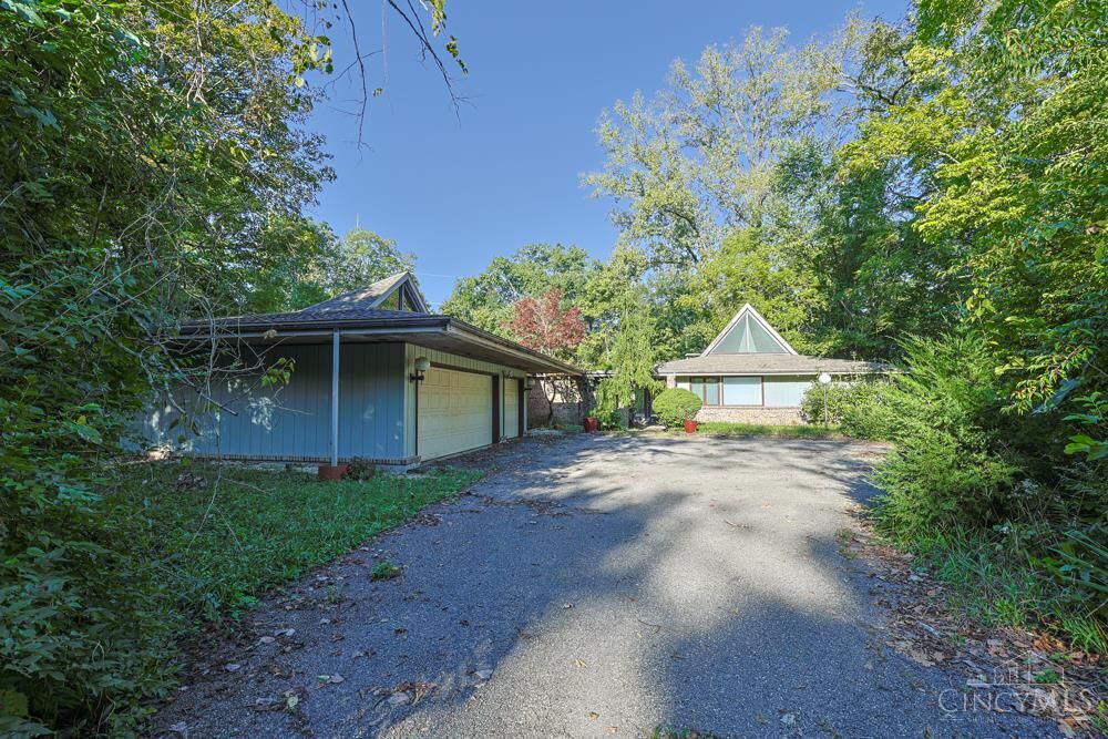 Property Photo: 5445 Sherfield Drive OH 45426