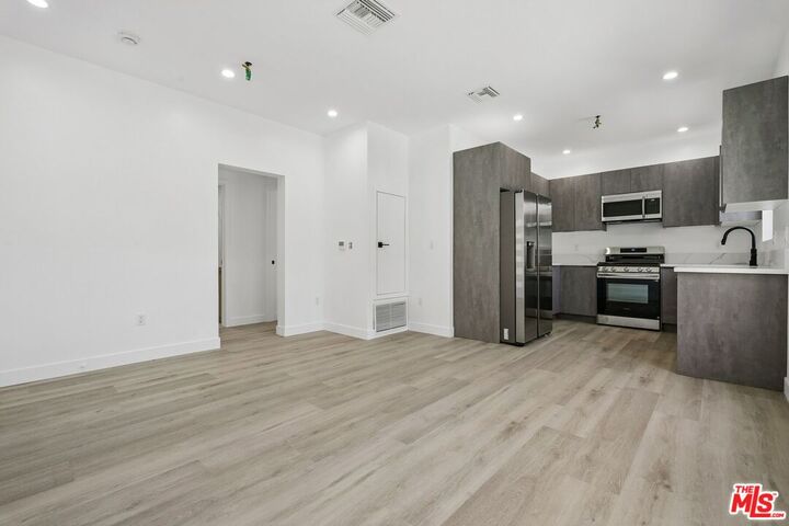 Property Photo:  1434 Beverwil Dr, Unit 2  CA 90035 