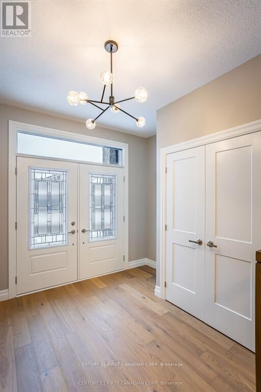 Property Photo: 2215 Darwin Crescent ON N6P 0J6