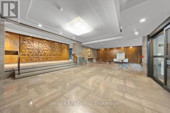 Property Photo:  2625 Regina Street 1909  ON K2B 5W8 