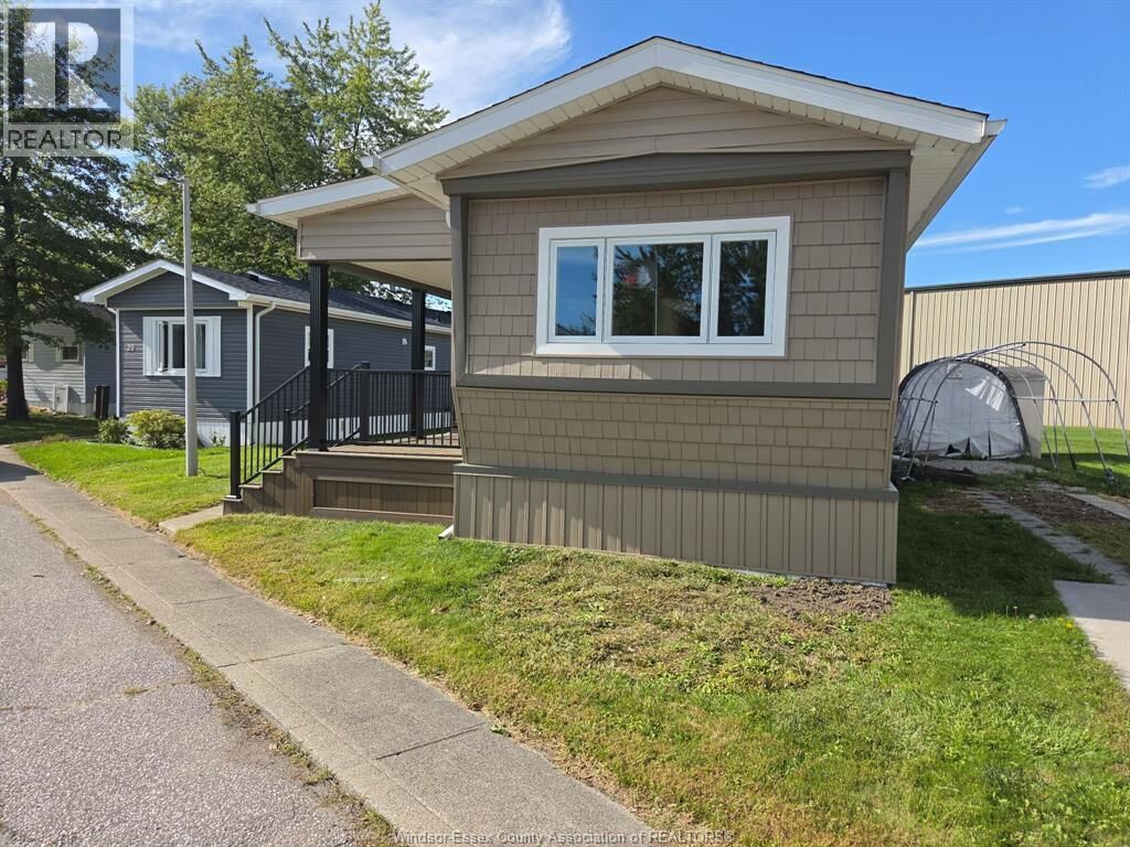 Property Photo: 22 Robin Crescent ON N8N 2S2