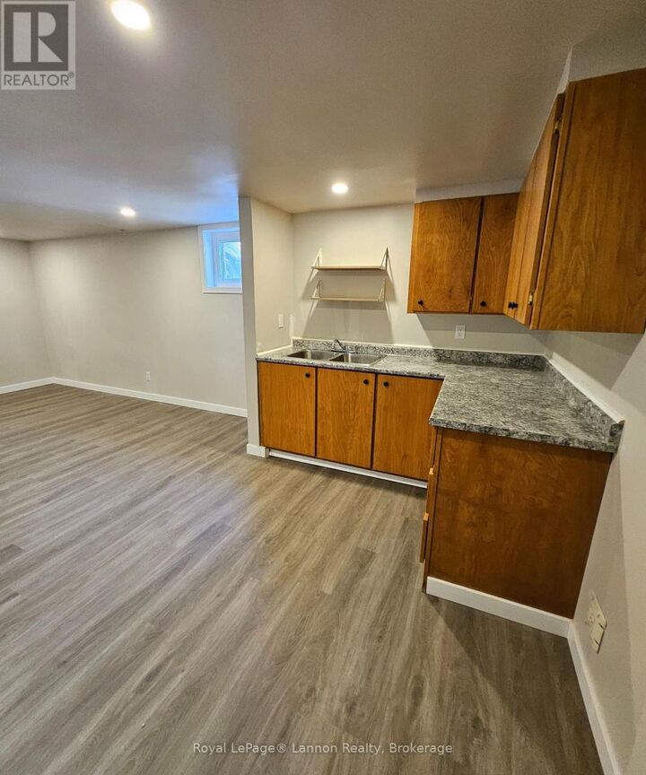 Property Photo:  504 Frederica Street West  ON P7E 3W7 