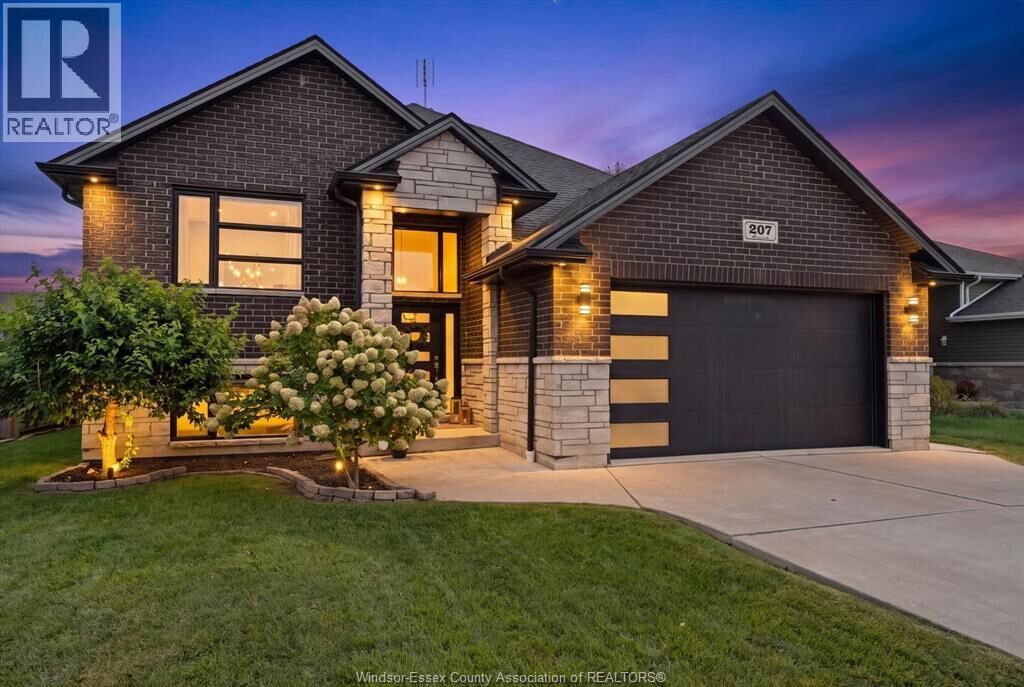 Property Photo:  207 Summer Street  ON N8L 0G6 
