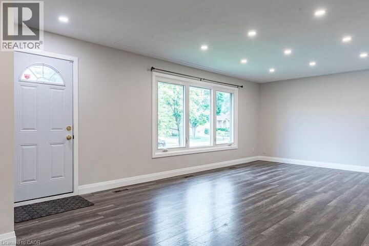 Property Photo:  173 West 32nd Street  ON L9C 5H1 