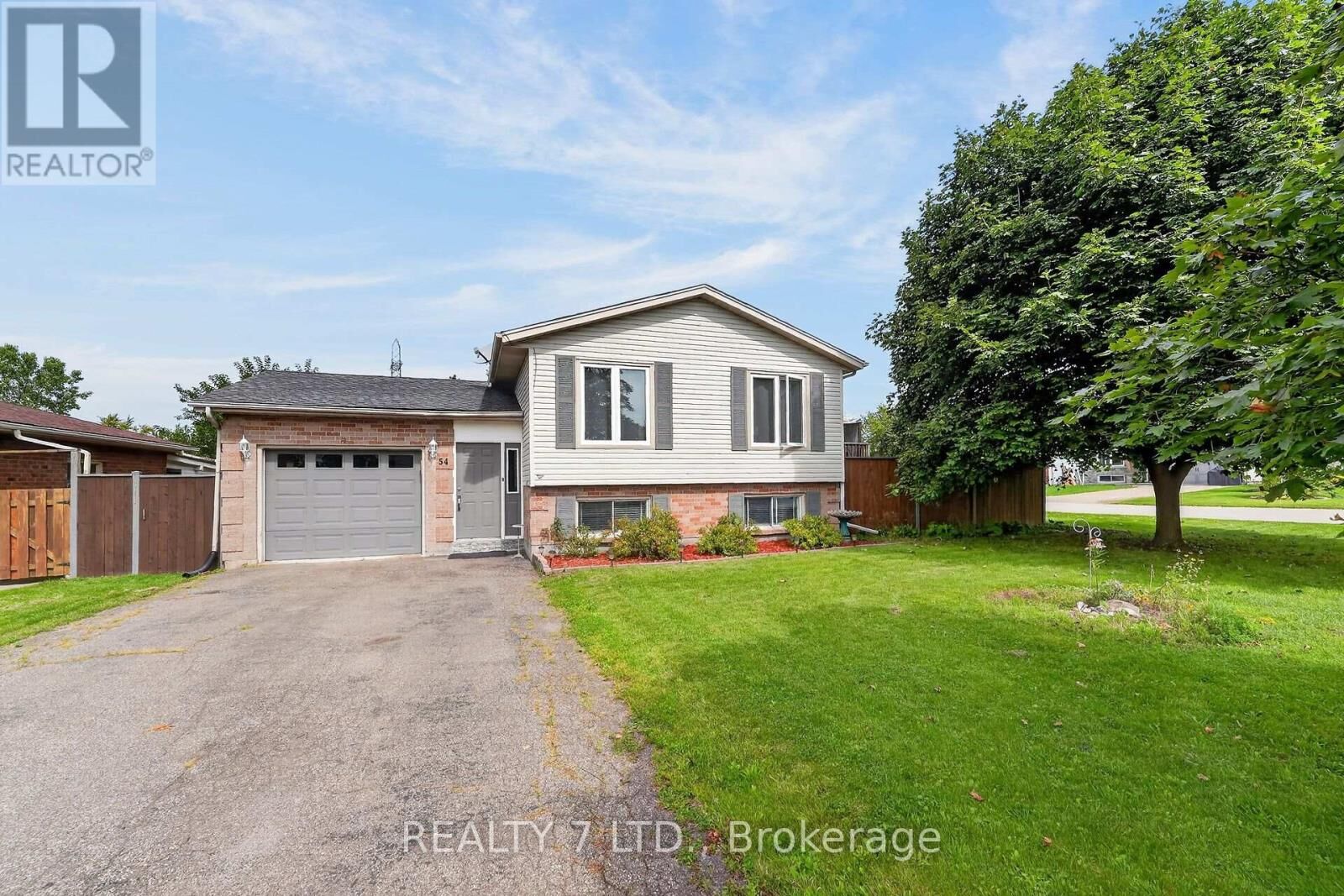 Property Photo:  54 Cowan Drive  ON L2V 4Y9 