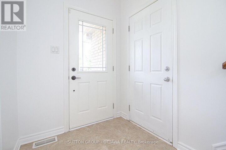 Property Photo:  163 Silvermoon Crescent  ON K4A 0P5 