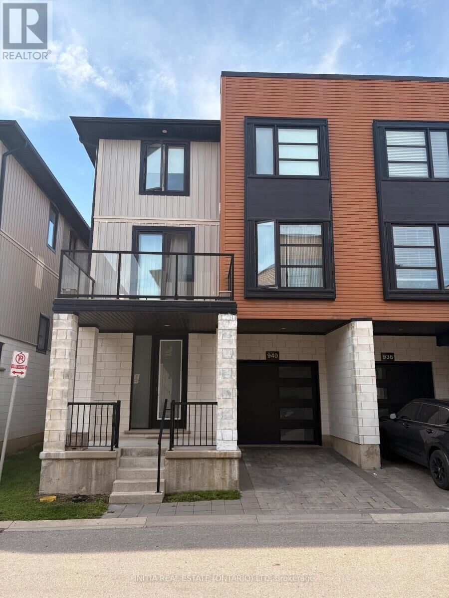 Property Photo: 940 Georgetown Drive 940 ON N6H 0J7