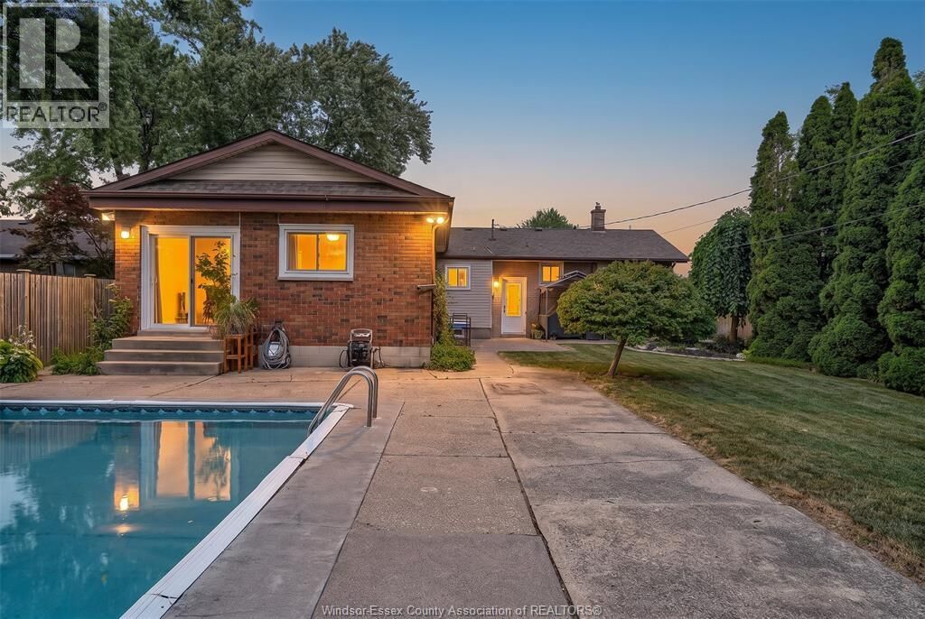 Property Photo:  3417 Woodlawn Avenue  ON N8W 2J4 