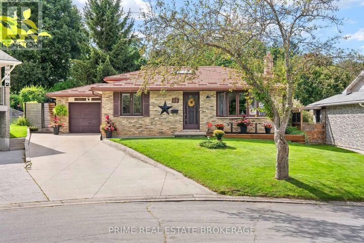 Property Photo:  45 Cheviot Place  ON N6C 4Z1 