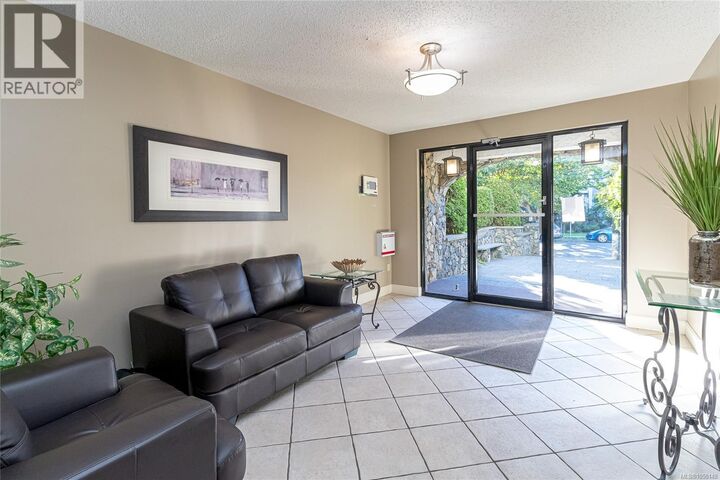 Property Photo: 1039 Linden Avenue 304 BC V8V 4H4