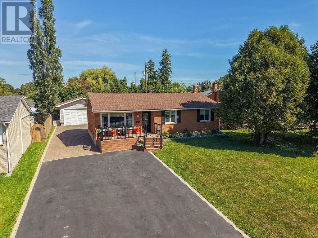 Photo de la propriété:  42 Niagara Dr  ON P6B 4L7 