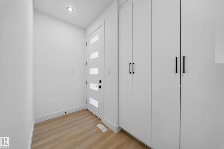 Property Photo:  17623 67 Street NW  AB T5Z 0Y2 