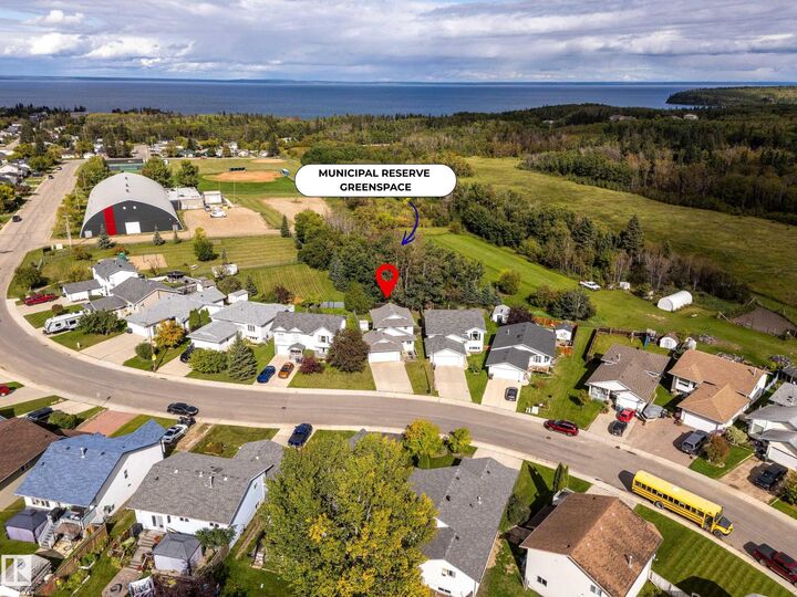 Property Photo:  1912 6 Street  AB T9M 1M3 
