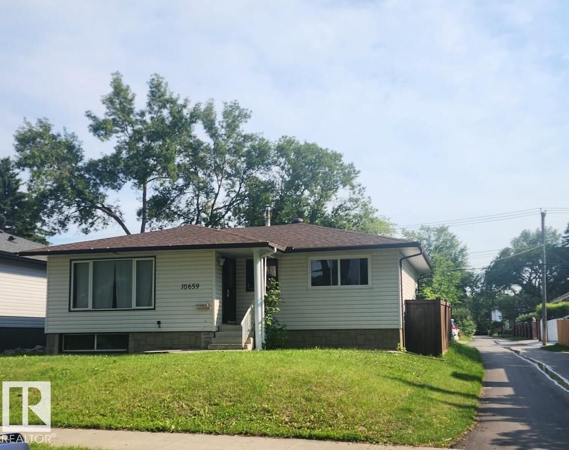 Property Photo:  10659 65 Avenue NW  AB T6H 1V5 