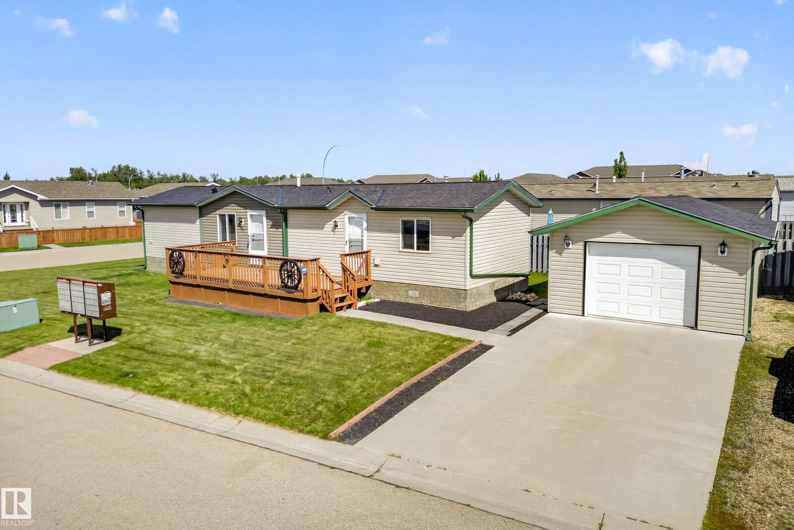 Property Photo:  51 Jutland Crescent  AB T7Z 0A3 