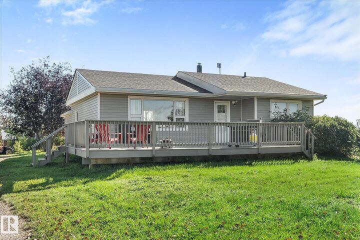 Property Photo:  55431 Hwy 777  AB T0E 1V0 
