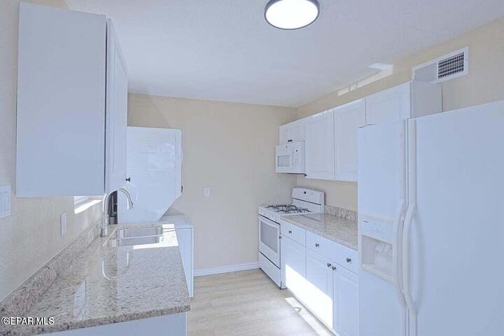Property Photo:  4433 E Yandell Drive A &Amp B  TX 79903 