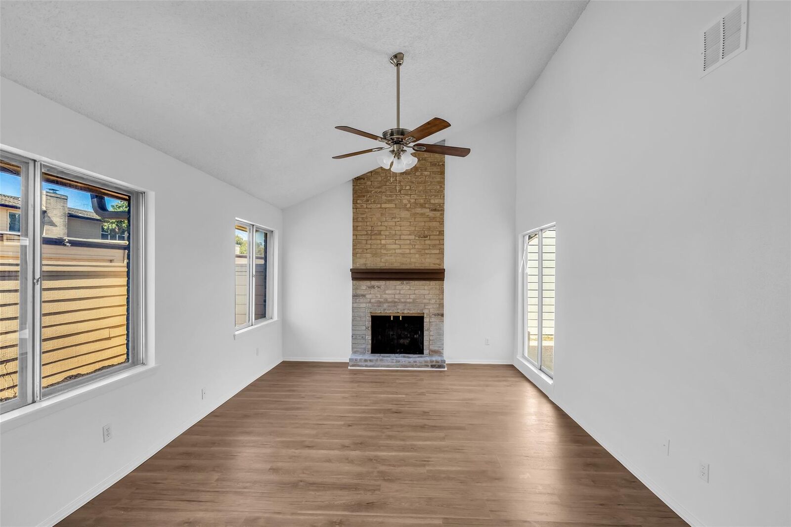Property Photo: 10387 Huntington Place Drive 387 TX 77099