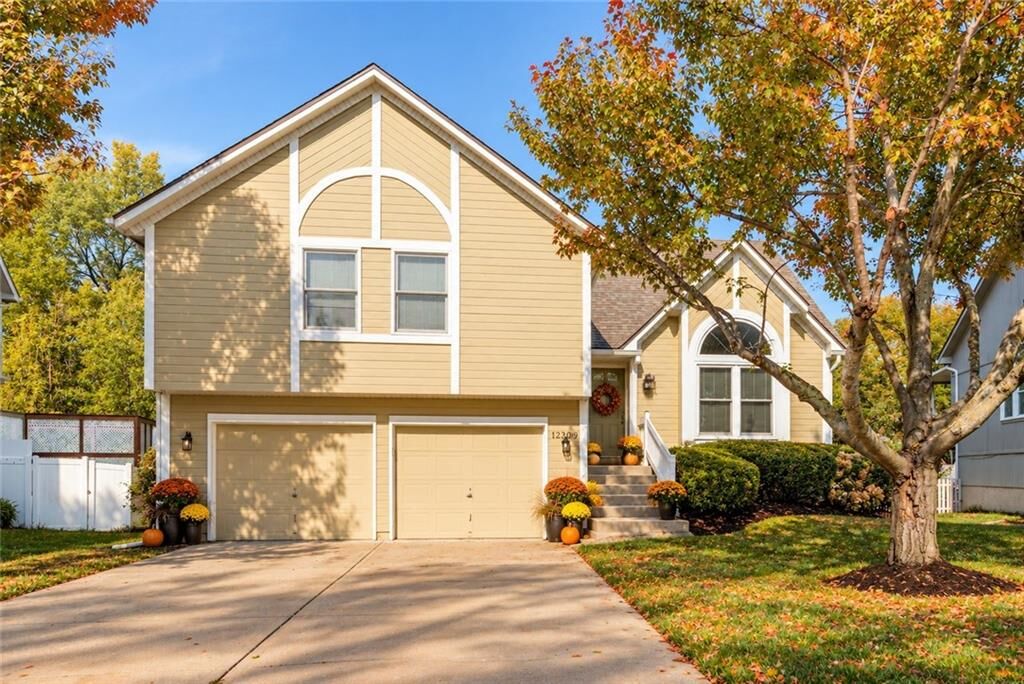 Property Photo:  12490 S Alden Court  KS 66062 