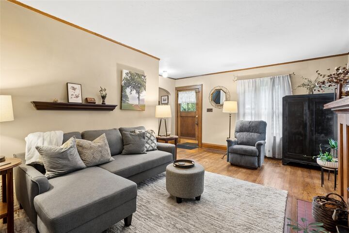 Property Photo:  930 37th Street  IA 50312 