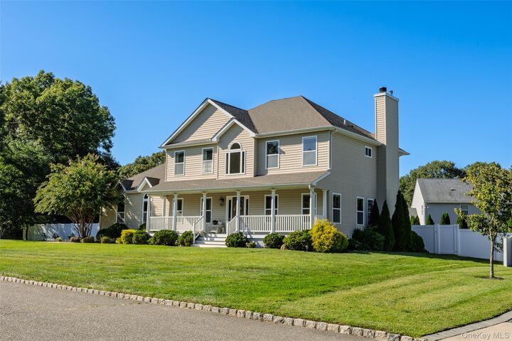 Property Photo:  9 Valerie Court  NY 11720 