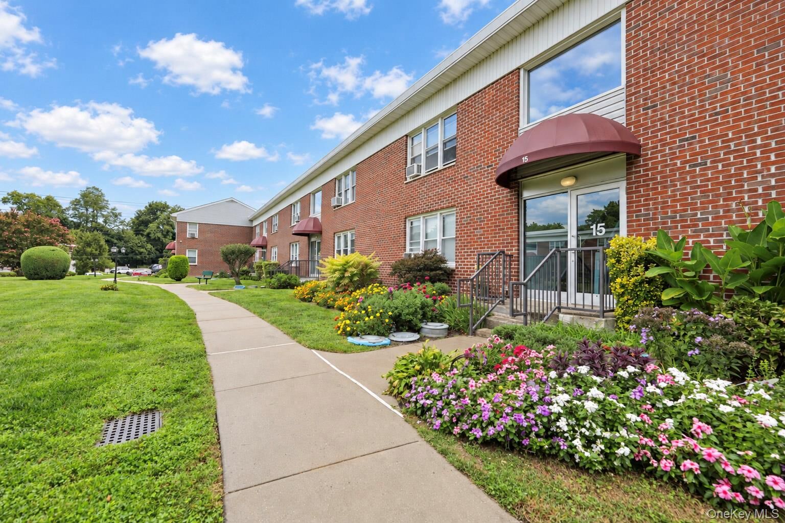 Property Photo:  15 Winchester Avenue 2B  NY 10710 