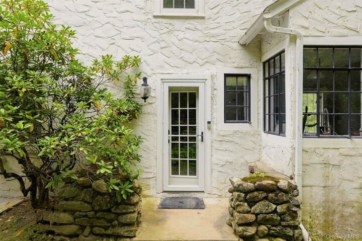 Property Photo:  185 Old West Point Road E  NY 10524 