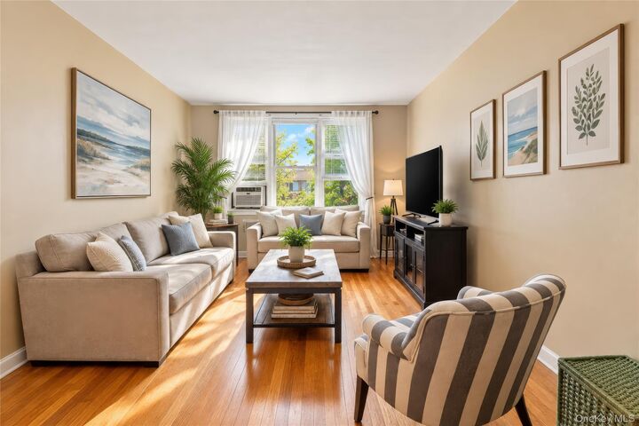 Property Photo:  300 N Broadway 4M  NY 10701 