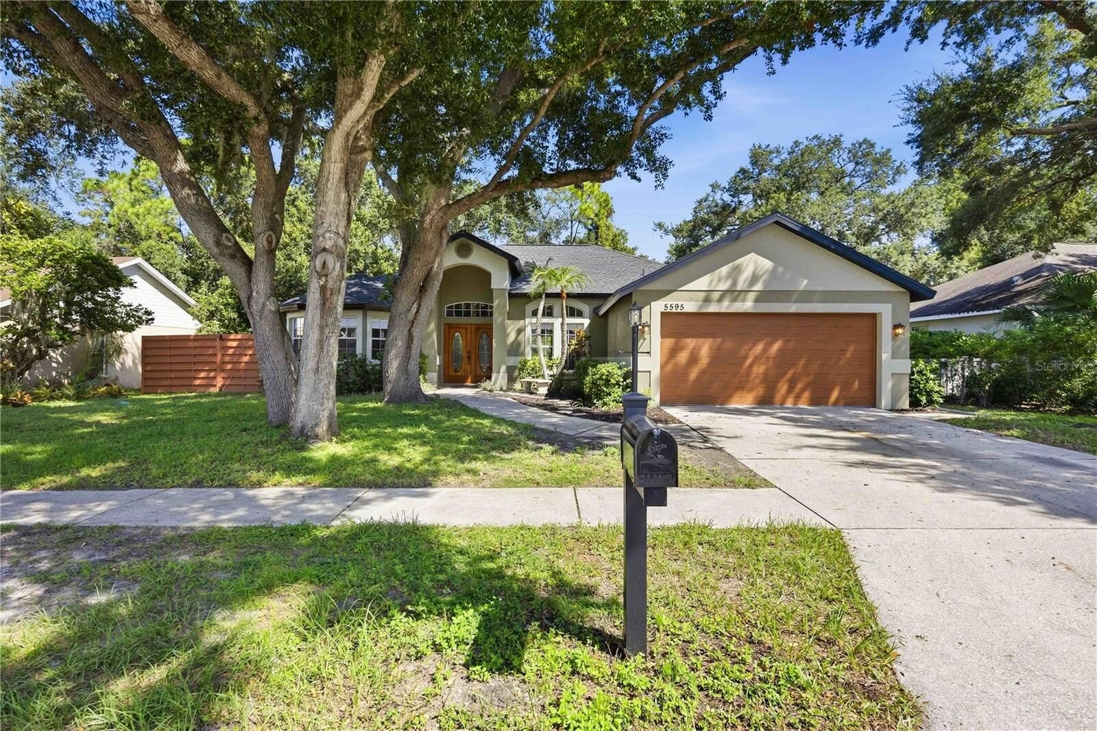 Property Photo:  5595 Bent Oak Drive  FL 34232 