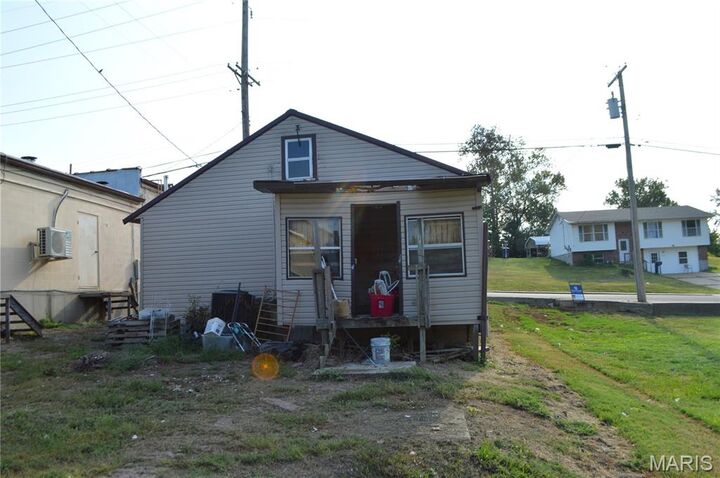 Property Photo:  205 S Adams St  MO 63028 