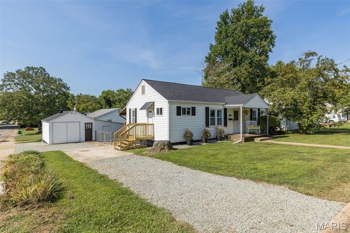 Property Photo:  622 E College Street  MO 63640 