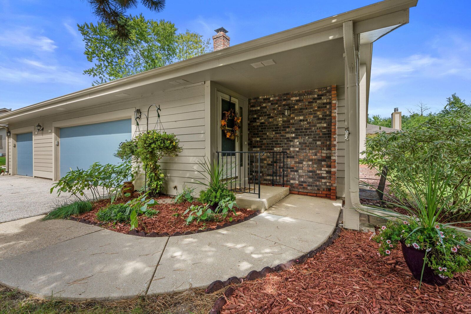 Property Photo:  4932 S Imperial Cir  WI 53220 
