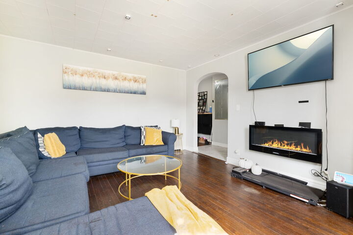 Property Photo:  6820 S Dante Avenue  IL 60637 