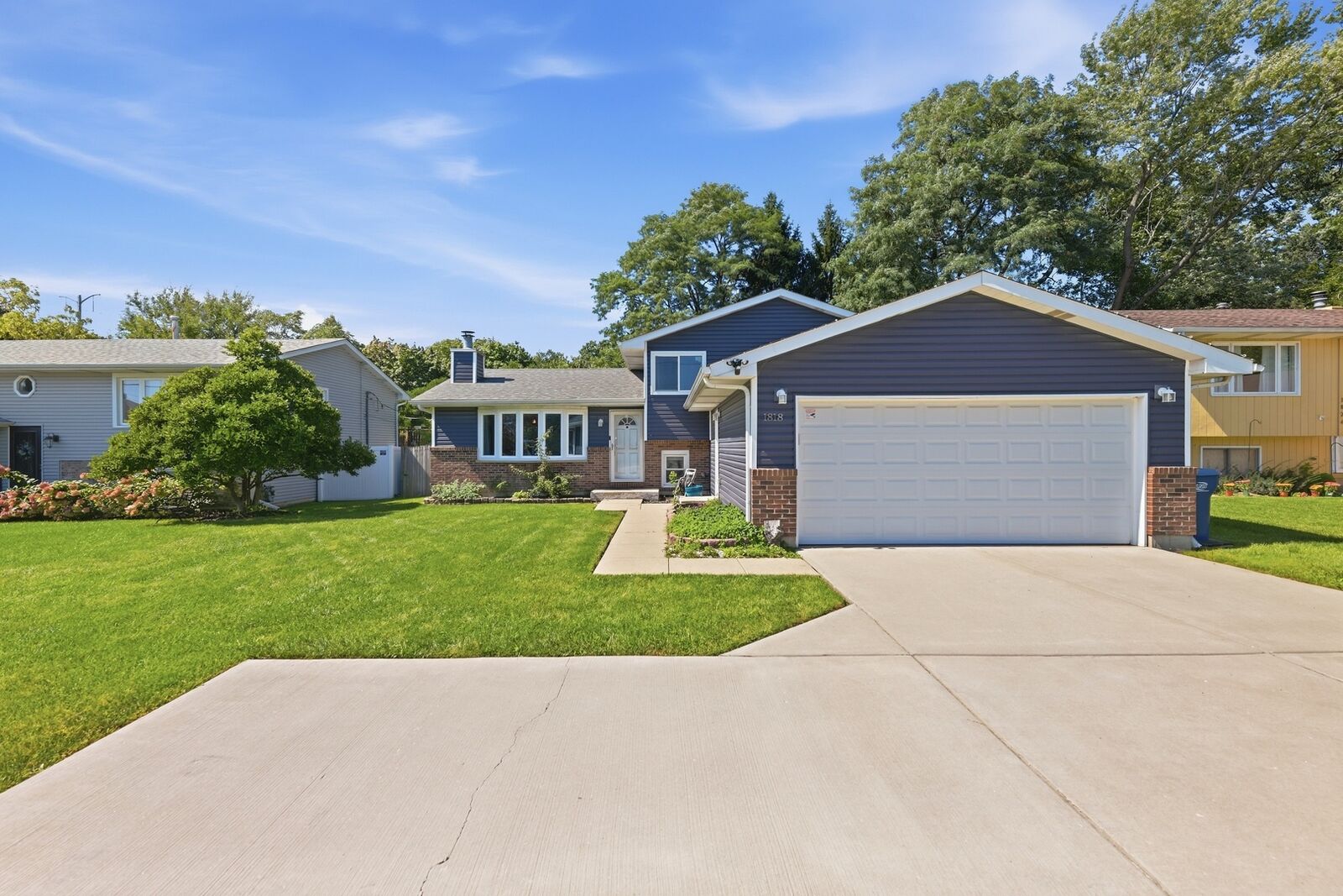 Property Photo: 1818 N Sheridan Road IL 60087