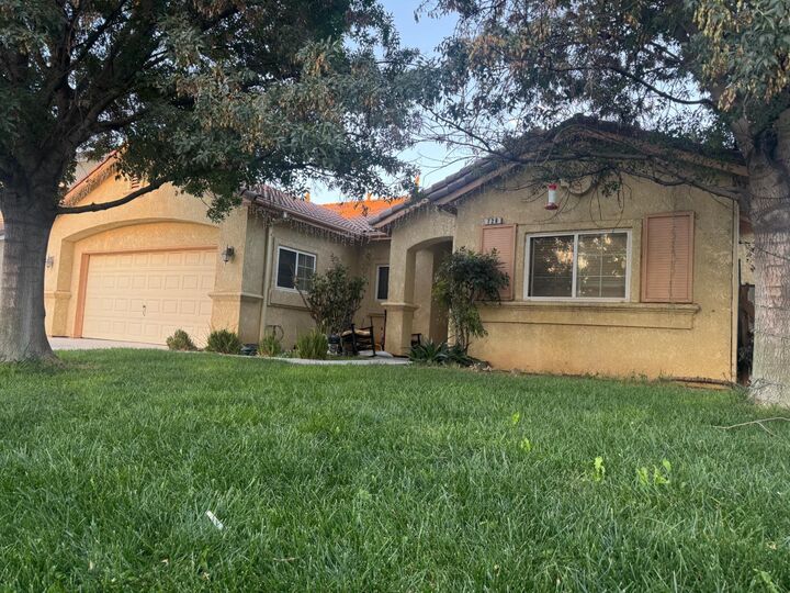Property Photo: 728 Chenin Blanc Court CA 93635
