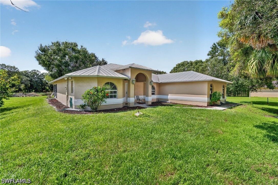 Property Photo: 4440 60th Avenue NE FL 34120