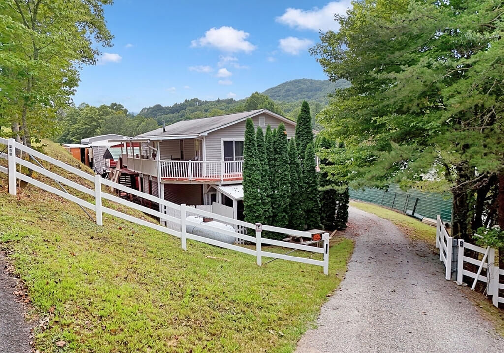 Property Photo:  501 Sunnyside Shores Road  GA 30546 