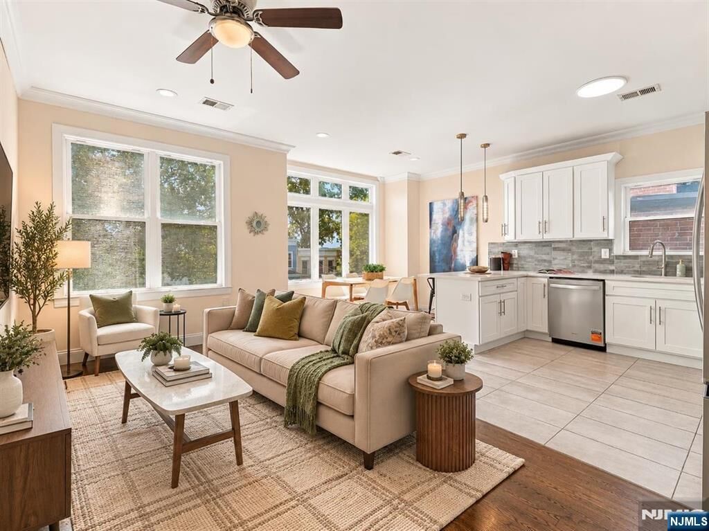 Property Photo:  275 Pacific Avenue 2  NJ 07304 