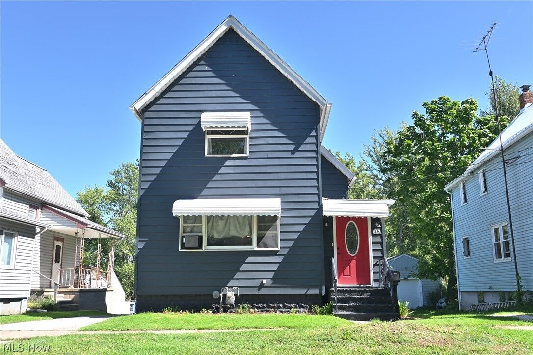 Property Photo:  842 Day Street  OH 44030 