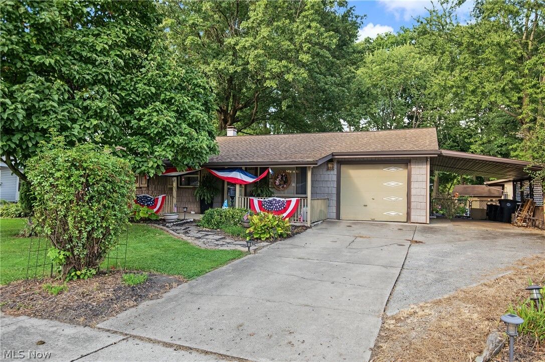 Property Photo:  3577 Lynwood Drive NW  OH 44485 