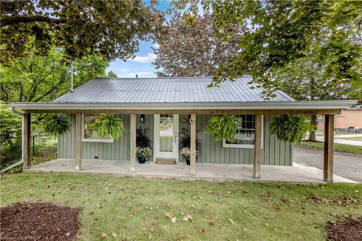 Property Photo:  79 Oak Street  ON N3Y 3J9 