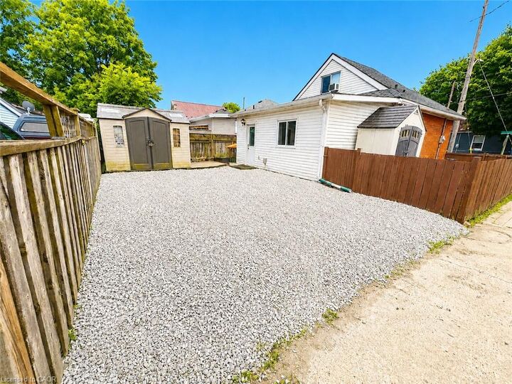 Property Photo:  15 Esther Street  ON N3S 6K3 
