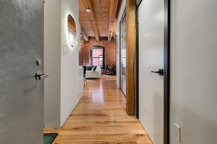 Property Photo:  21 Wormwood St 422  MA 02210 