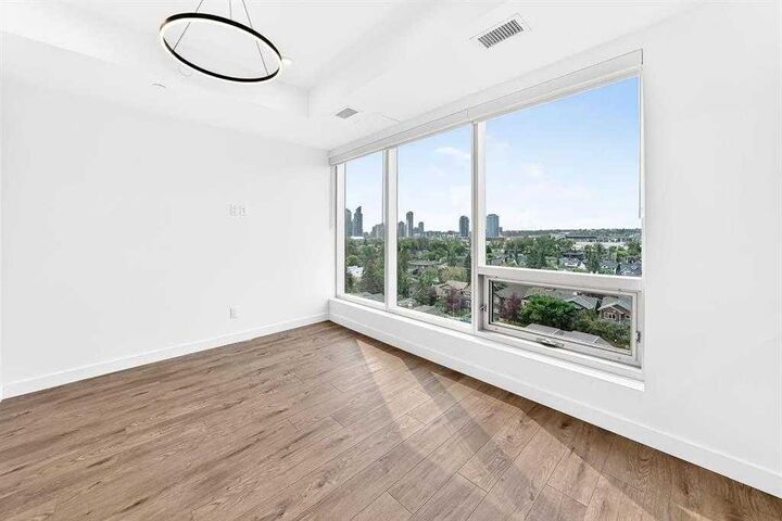 Property Photo:  110 18A Street NW 826  AB T2N 5G5 