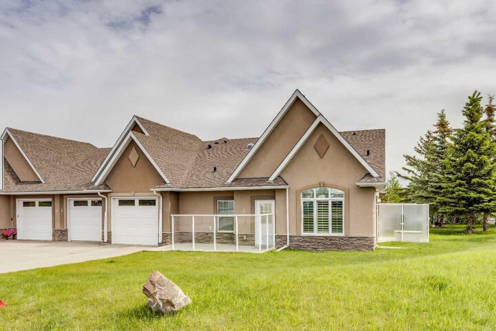 Property Photo:  20 River Heights View 2  AB T4C 0M9 