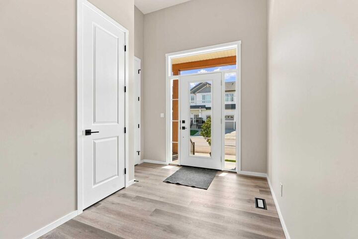 Property Photo:  4112 Southwinds Way SW  AB T4B 5Z3 