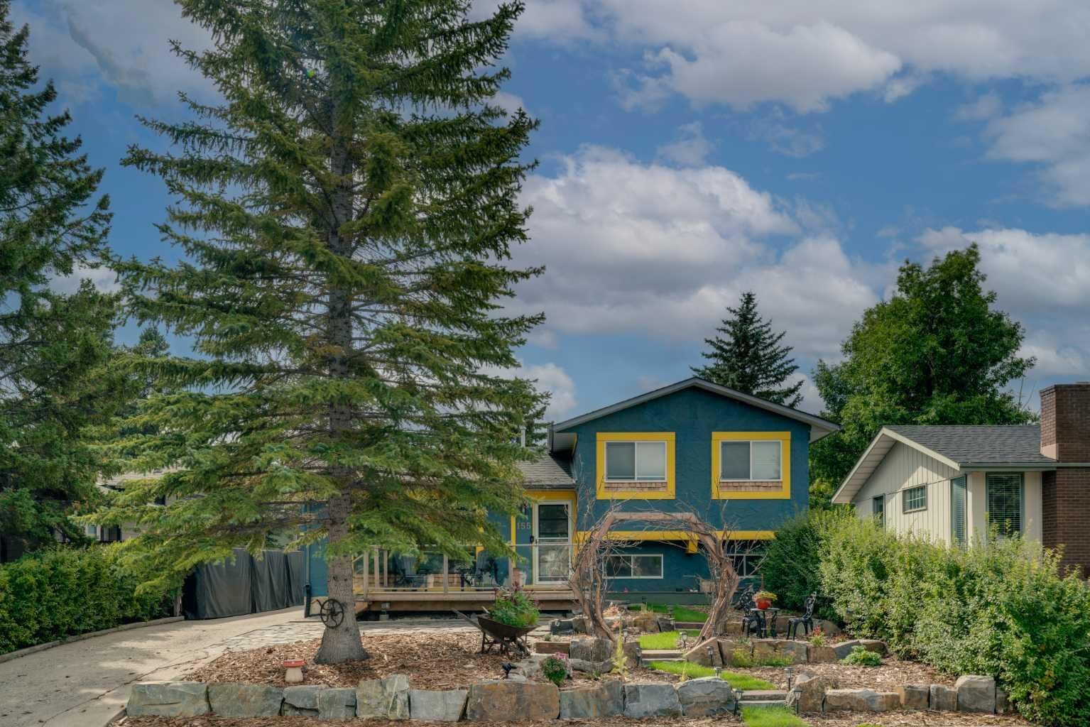 Property Photo:  155 Brookgreen Drive SW  AB T2W 2W4 