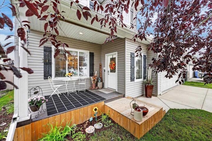 Property Photo:  781 Stonehaven Drive  AB T0M 0N0 